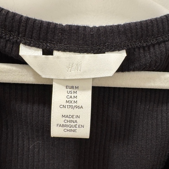 H&M black long sleeve top NWOT - Picture 4 of 5
